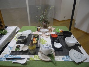 美濃焼―猫がお茶漬けを狙っている