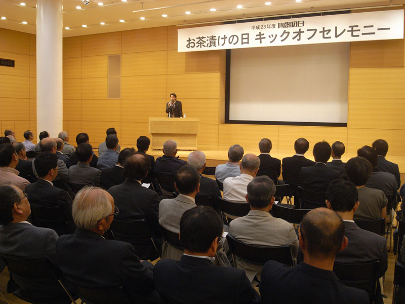 講演する神谷利徳氏 講演する神谷利徳氏